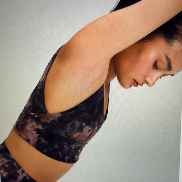 Lululemon Aligh reversible bra size 4. Light support. - Picture 3 of 6